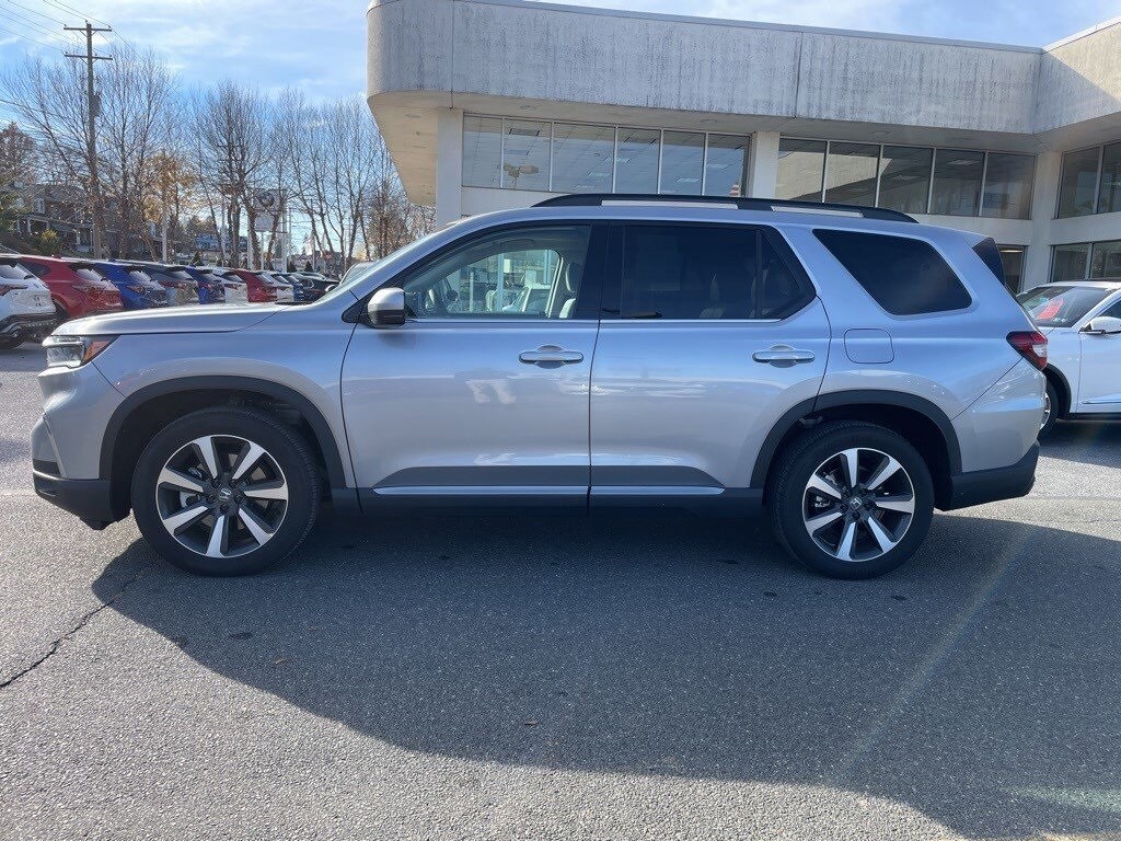 Used 2025 Honda Pilot Touring SUV