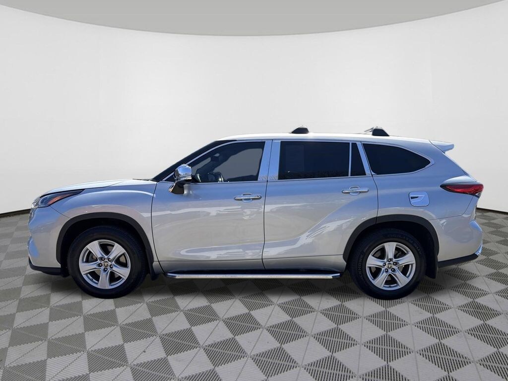 Used 2023 Toyota Highlander LE SUV