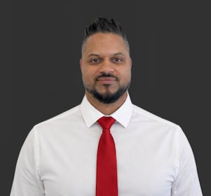 Staff member Edwin Jimenez from ID_0b304ee859d8