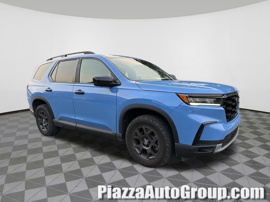 Used 2025 Honda Pilot TrailSport SUV