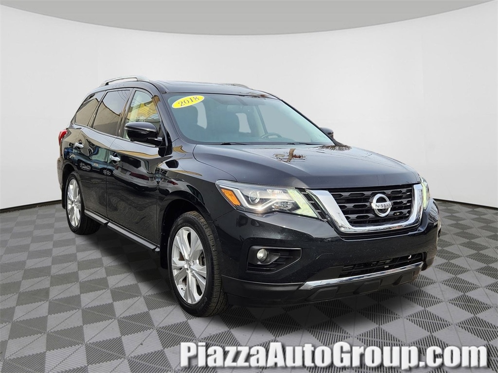 2018 Nissan Pathfinder SL's photo