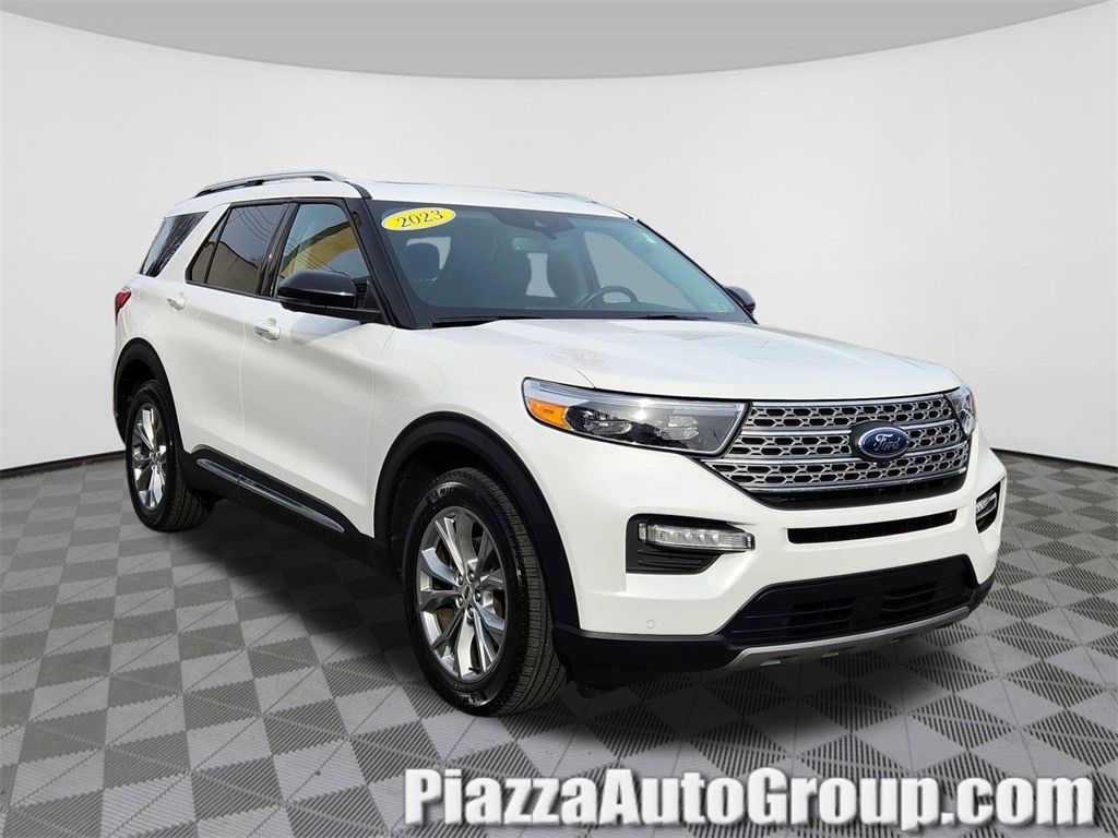 2023 Ford Explorer Limited's photo
