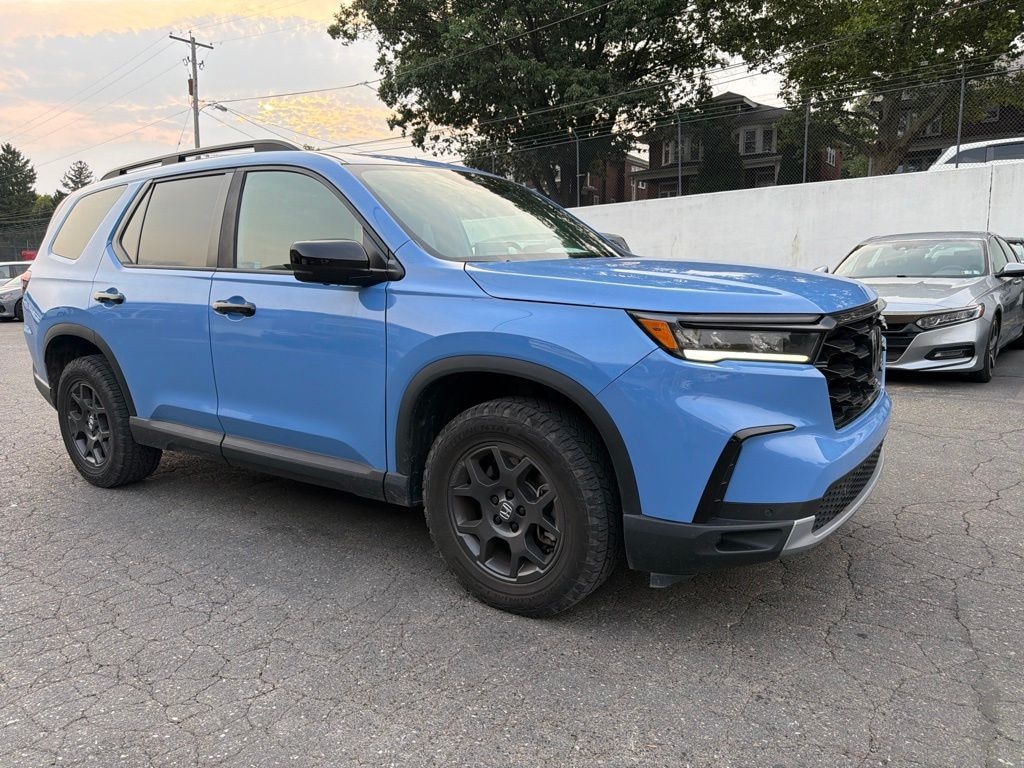 Used 2025 Honda Pilot TrailSport SUV