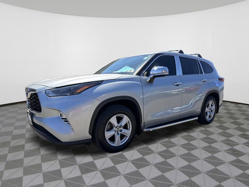 Used 2023 Toyota Highlander LE SUV