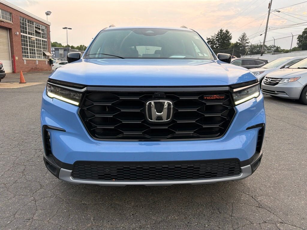 Used 2025 Honda Pilot TrailSport SUV