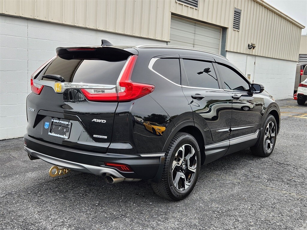 2017 Honda CR-V Touring photo 3