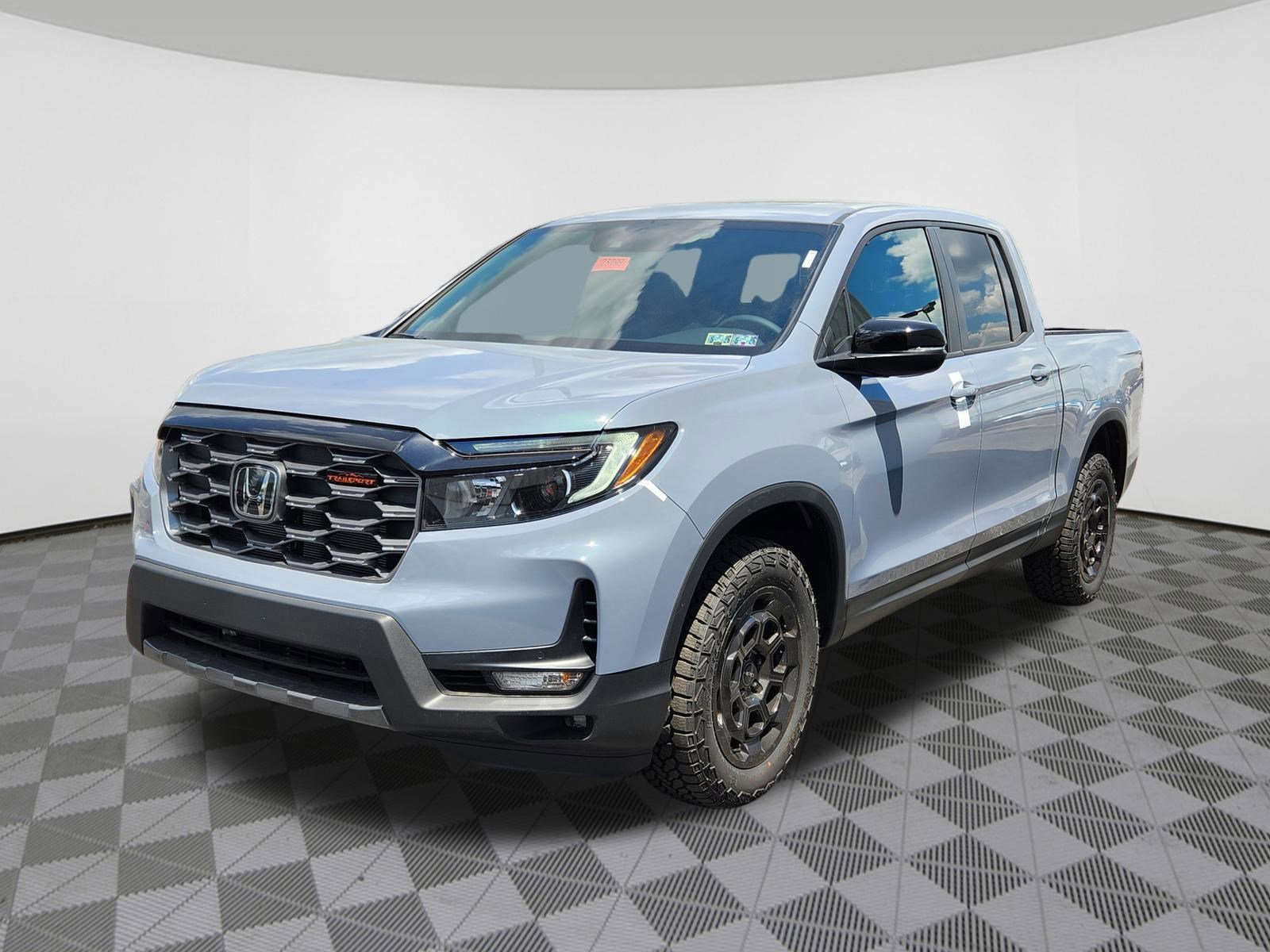 2025 Honda Ridgeline TrailSport photo 2