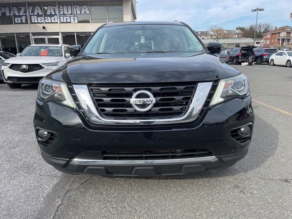 2018 Nissan Pathfinder SL photo 2