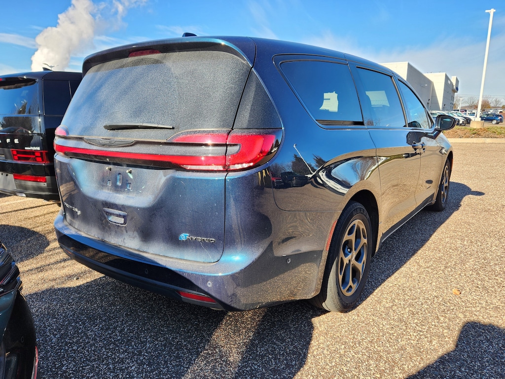 Used 2022 Chrysler Pacifica Hybrid Limited Van Passenger Van