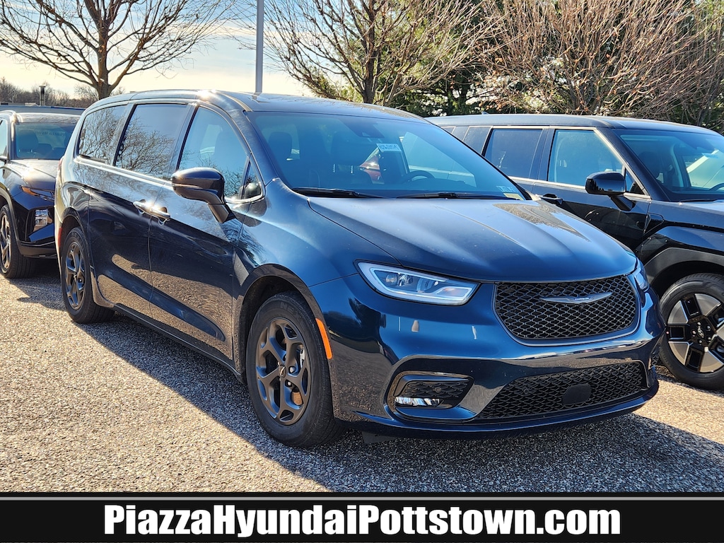 Used 2022 Chrysler Pacifica Hybrid Limited Van Passenger Van