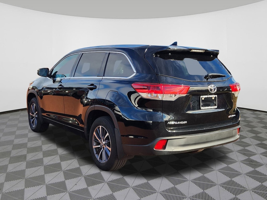 Used 2017 Toyota Highlander XLE V6 SUV