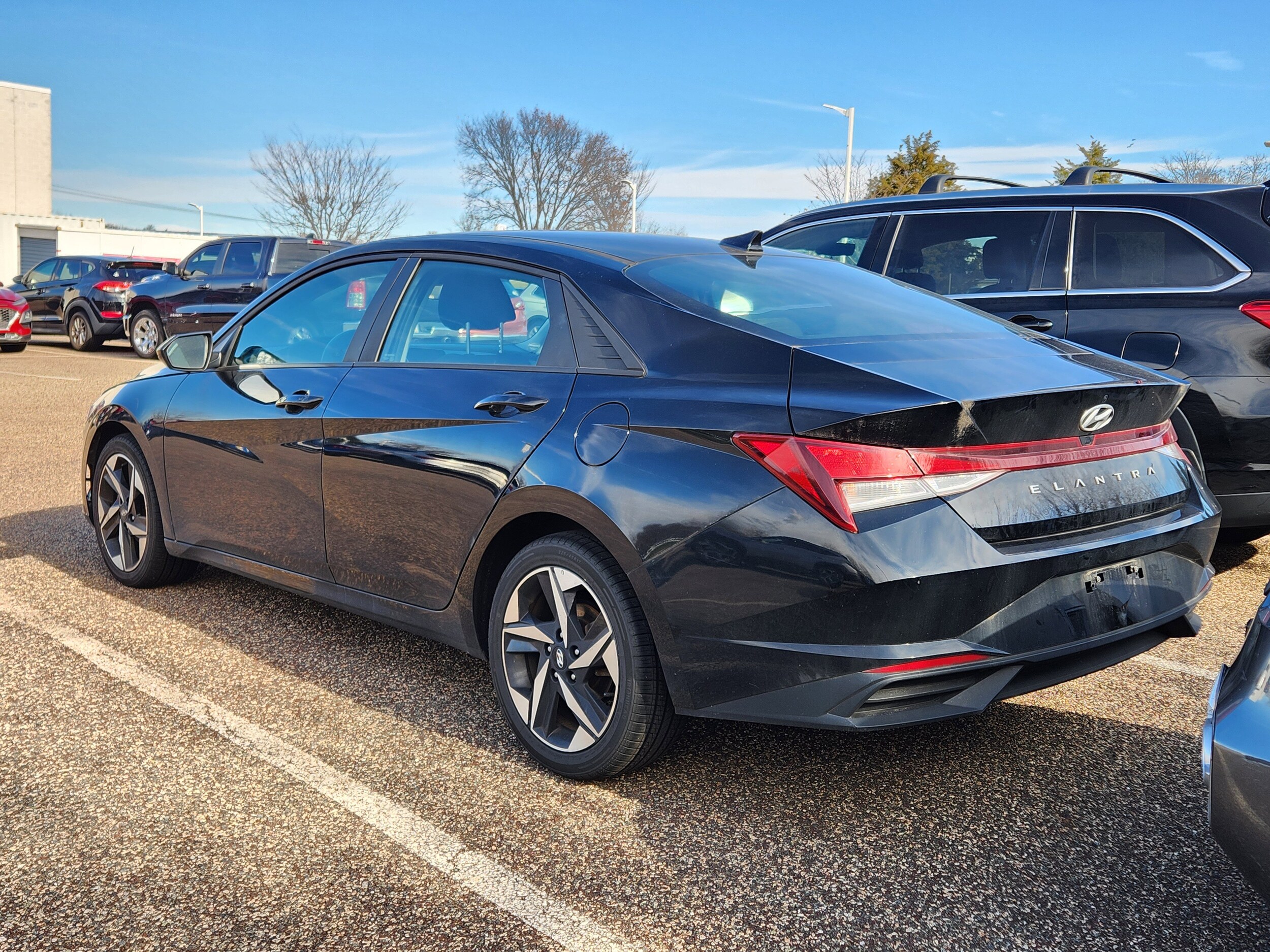 2023 Hyundai Elantra SEL photo 2