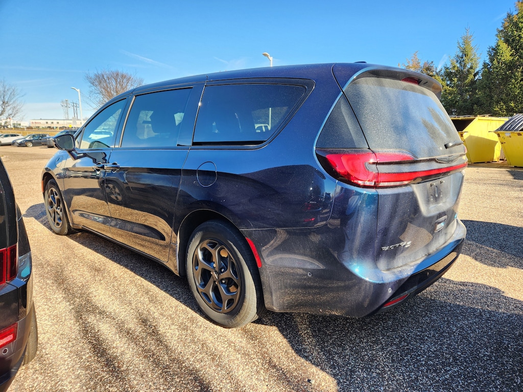 Used 2022 Chrysler Pacifica Hybrid Limited Van Passenger Van