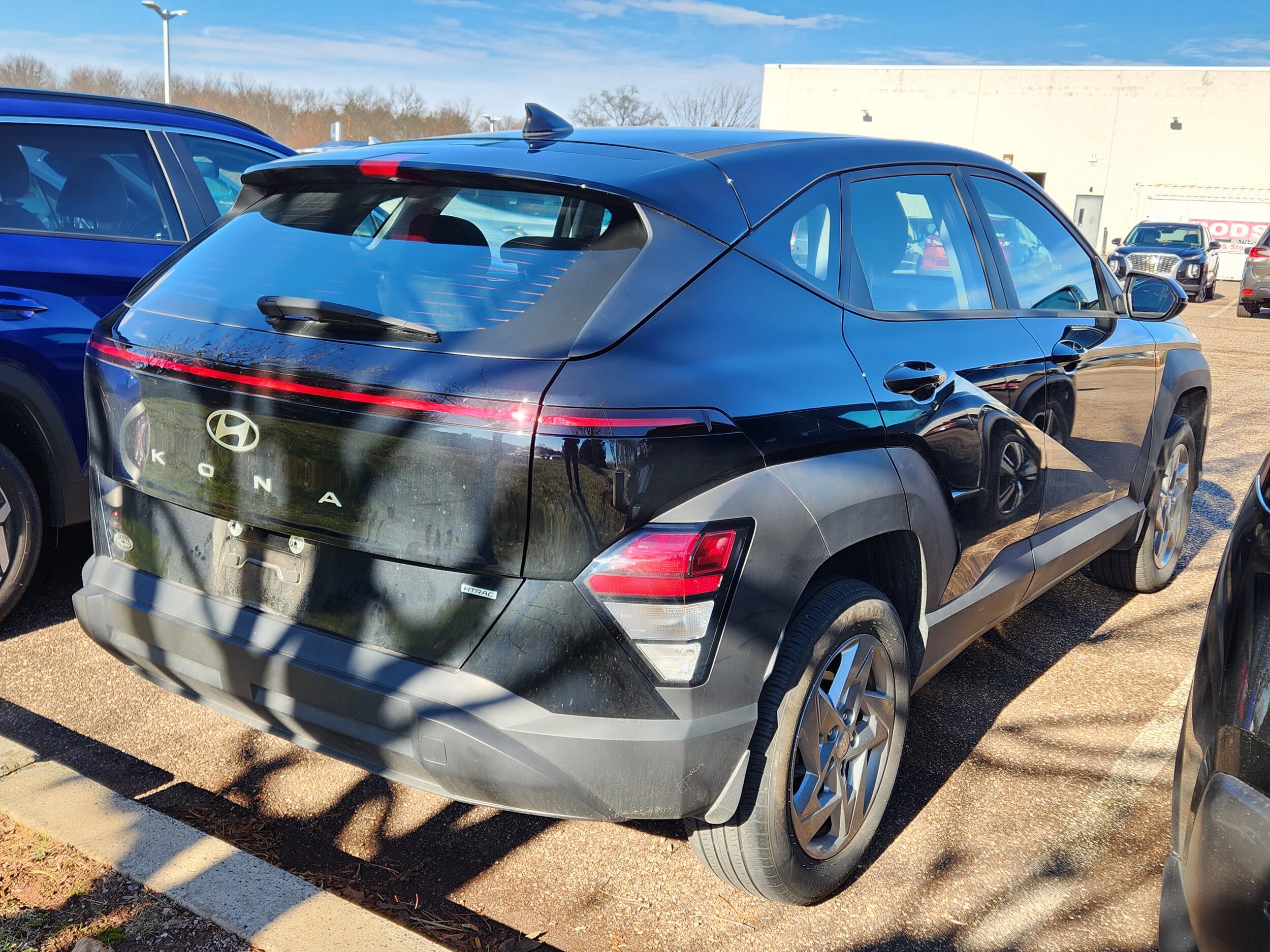2024 Hyundai Kona SE photo 3