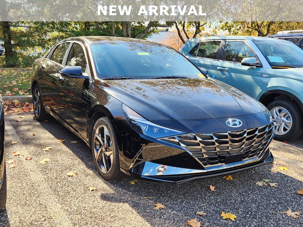Used 2022 Hyundai Elantra Hybrid Limited Sedan