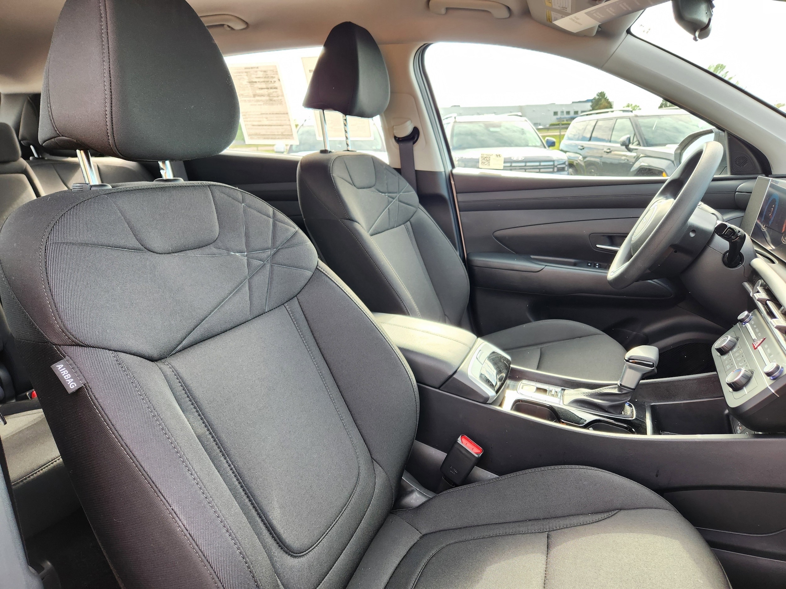 2025 Hyundai Tucson SE - Photo 16