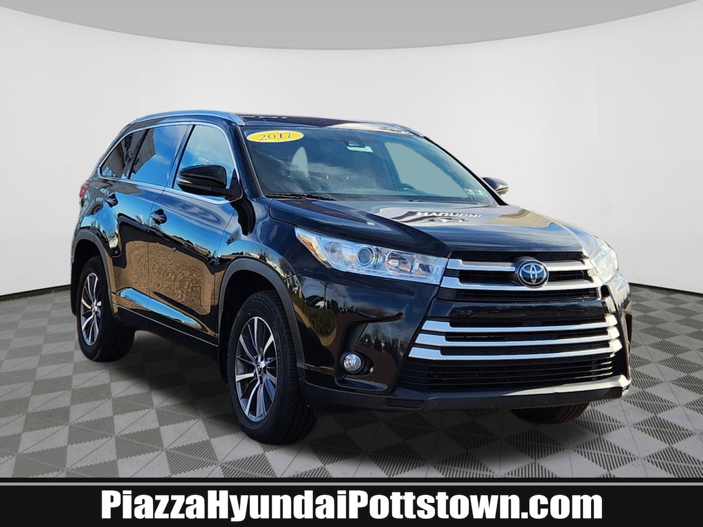 Used 2017 Toyota Highlander XLE V6 SUV