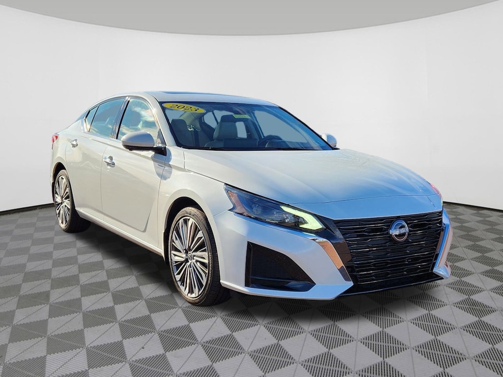 Used 2023 Nissan Altima 2.5 SL Sedan