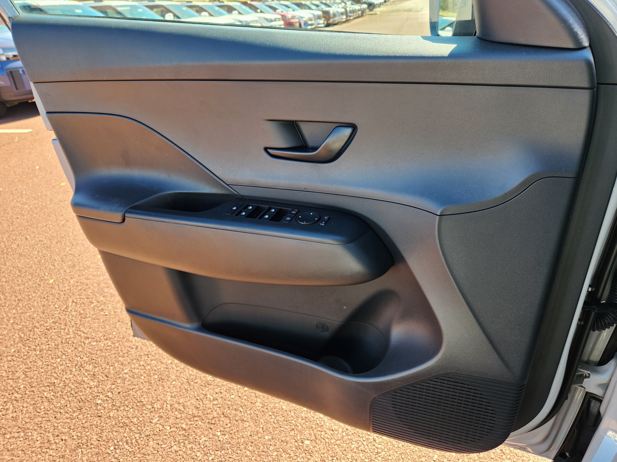 2025 Hyundai Kona SEL Convenience - Photo 24