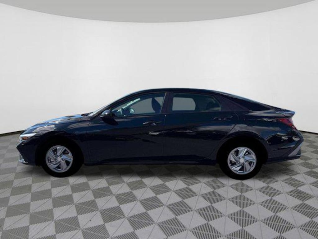 New 2026 Hyundai Elantra SE Sedan