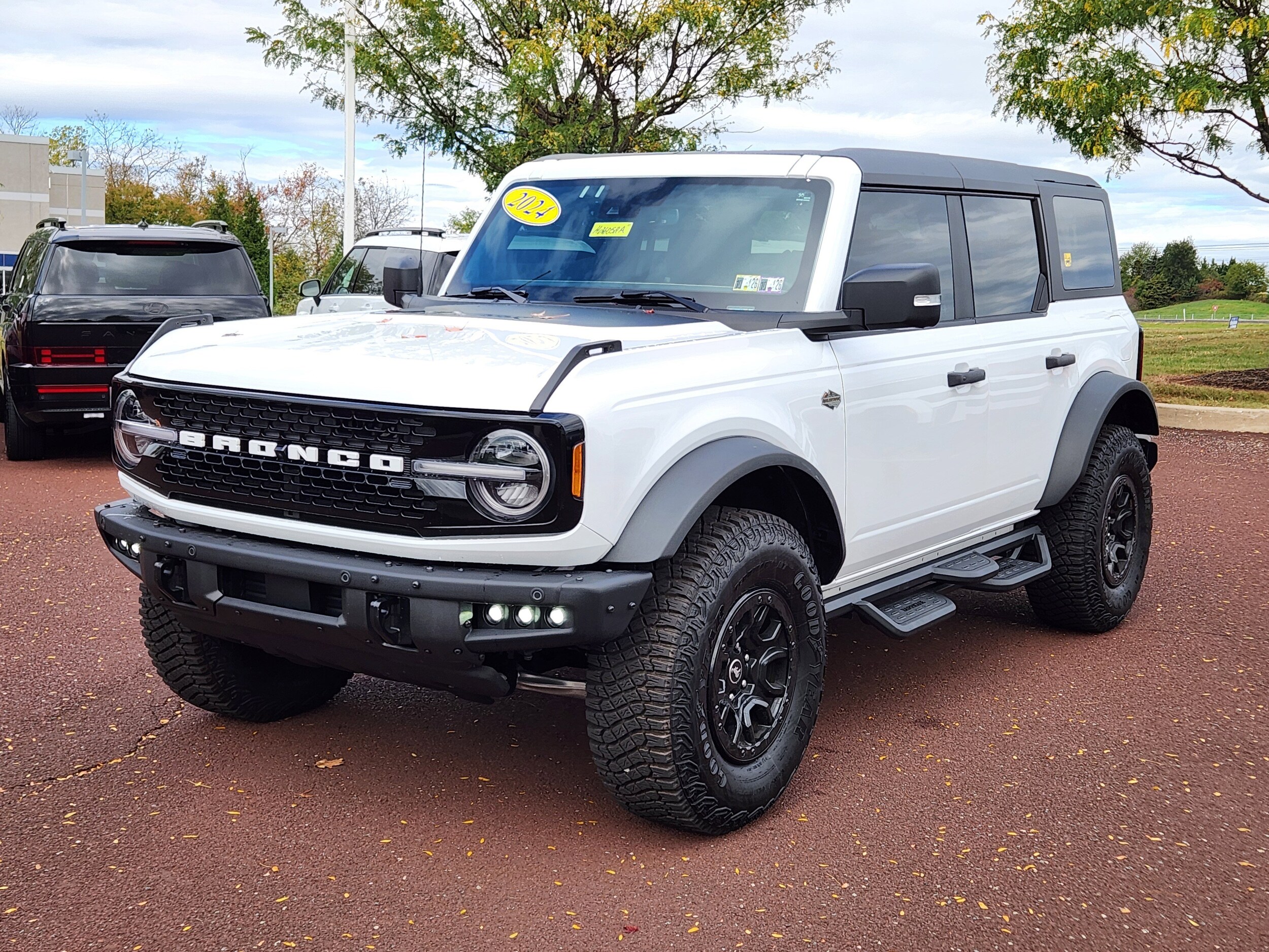 2024 Ford Bronco Wildtrak photo 2