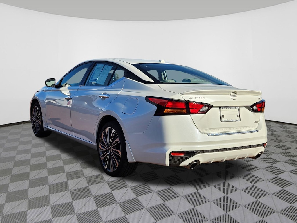 Used 2023 Nissan Altima 2.5 SL Sedan