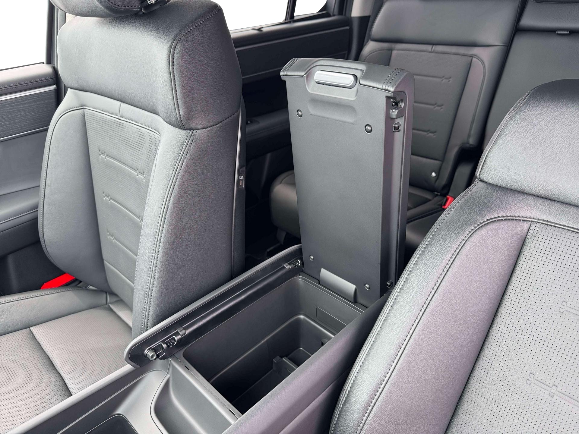 2026 Hyundai Santa Fe Limited - Photo 19