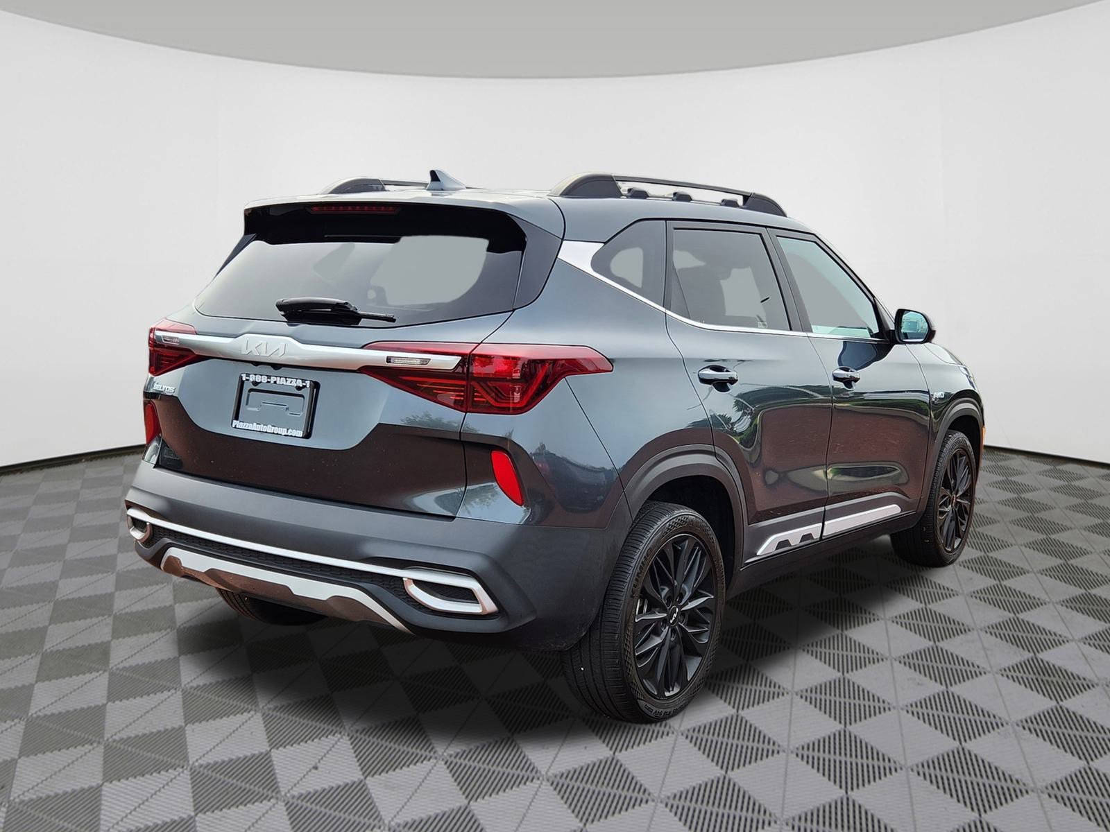 2023 Kia Seltos Nightfall Edition photo 3