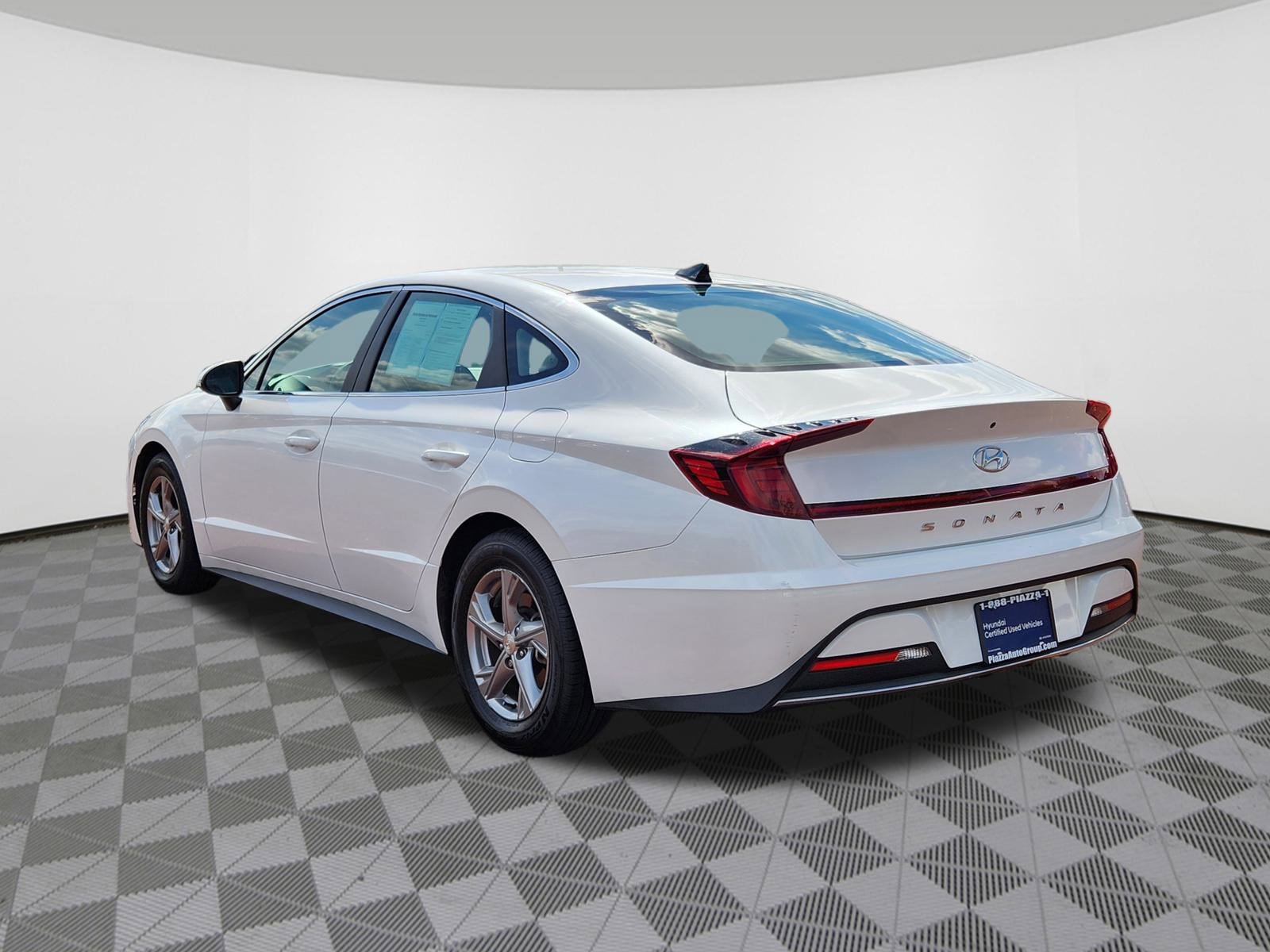 2022 Hyundai Sonata SE photo 2