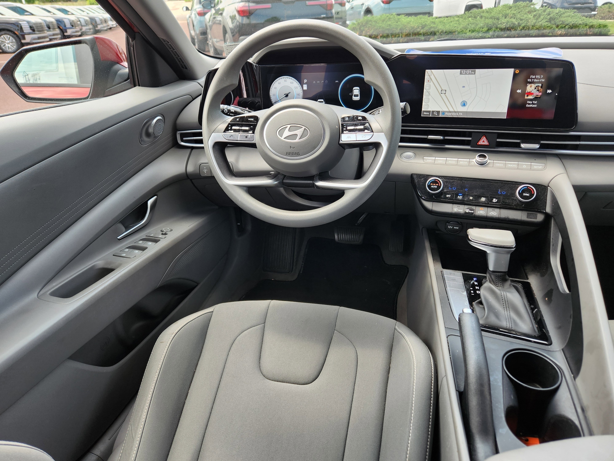2024 Hyundai Elantra SEL - Photo 13