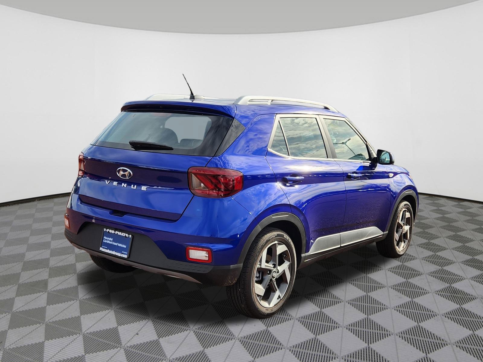 2025 Hyundai Venue Limited photo 3