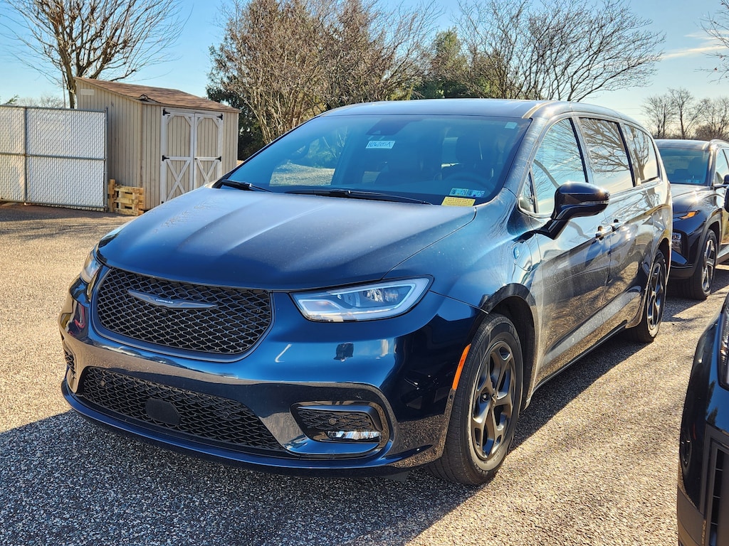 Used 2022 Chrysler Pacifica Hybrid Limited Van Passenger Van