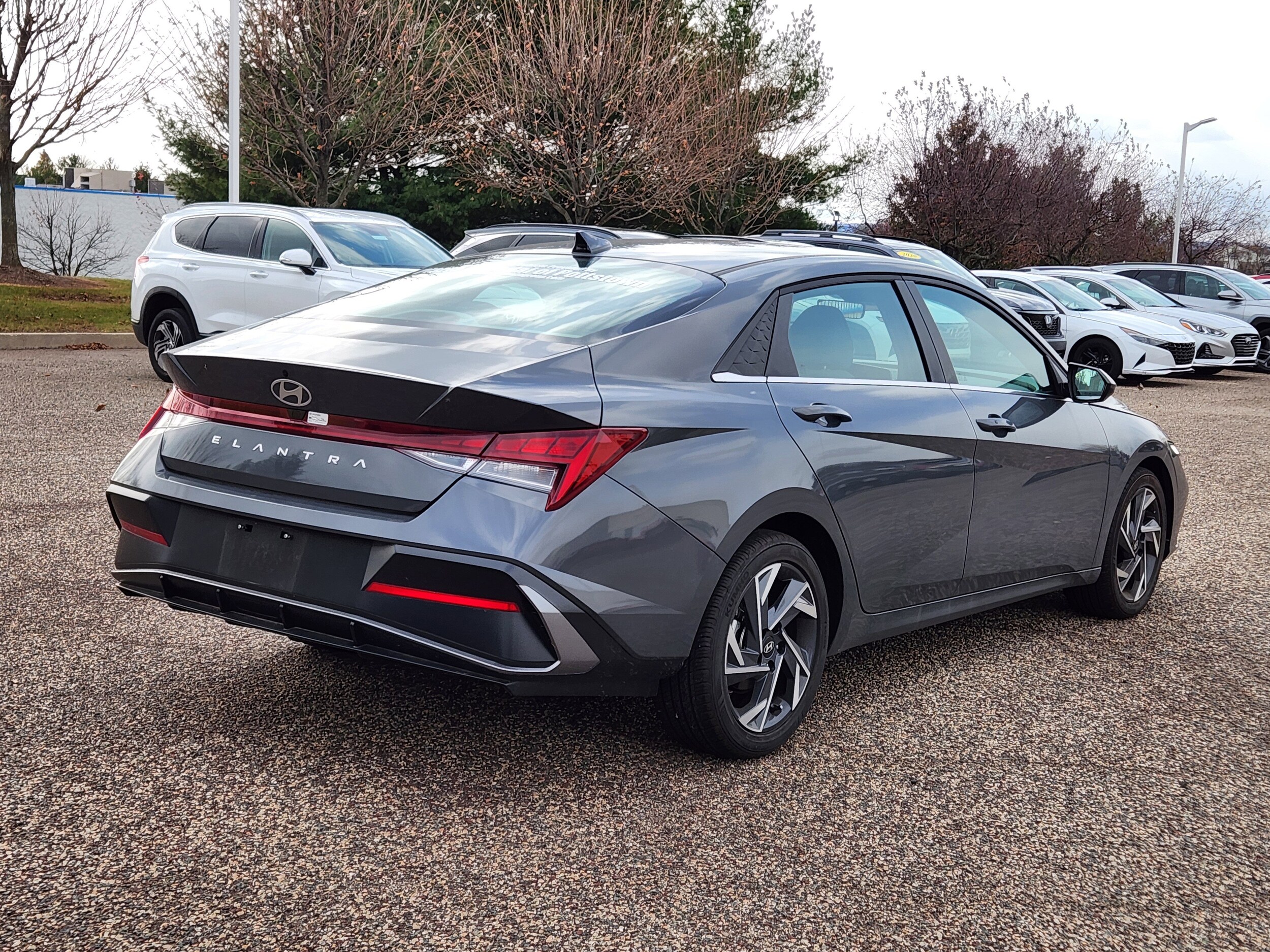 2024 Hyundai Elantra SEL Convenience photo 4