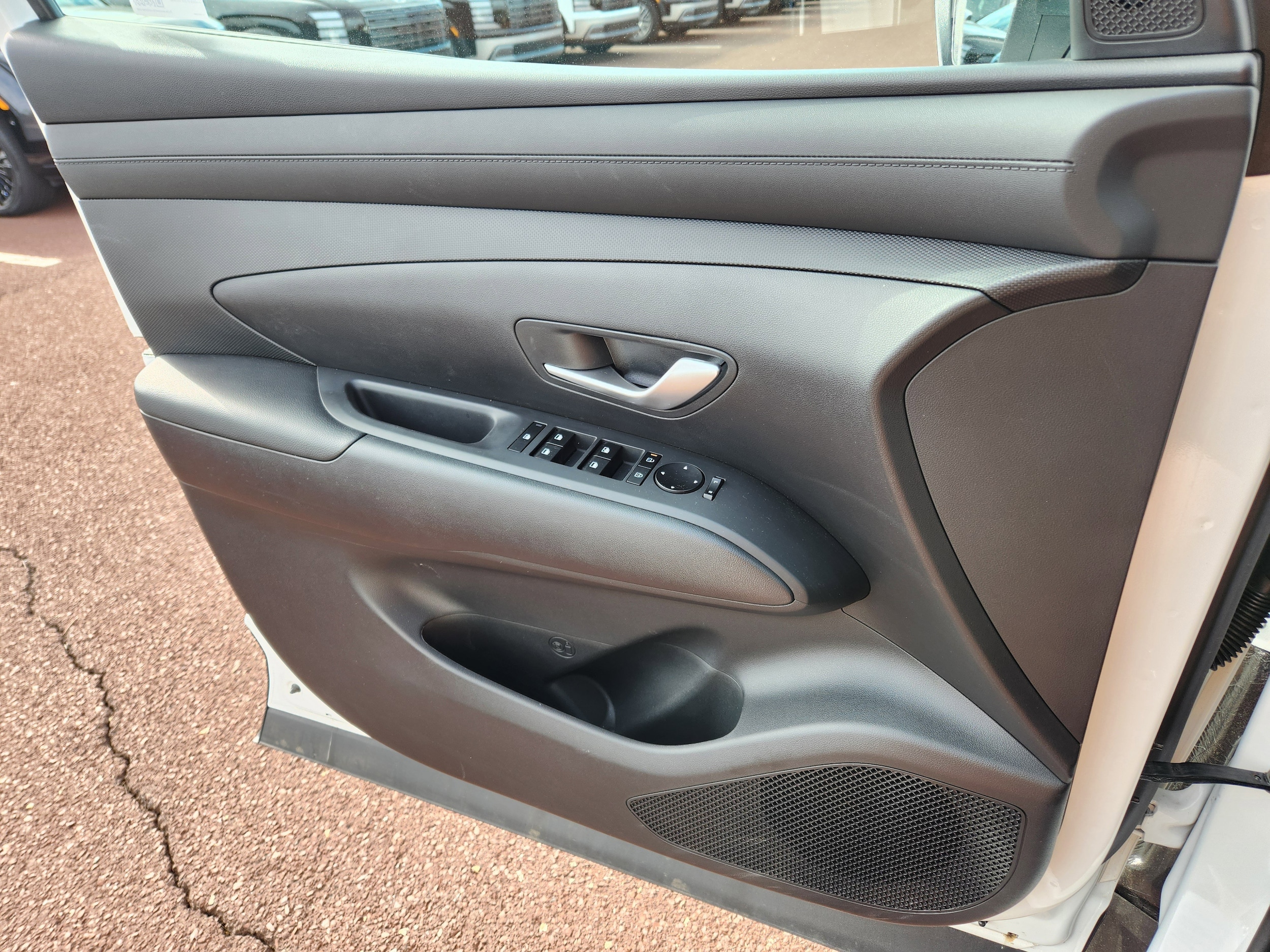 2025 Hyundai Tucson SE - Photo 24