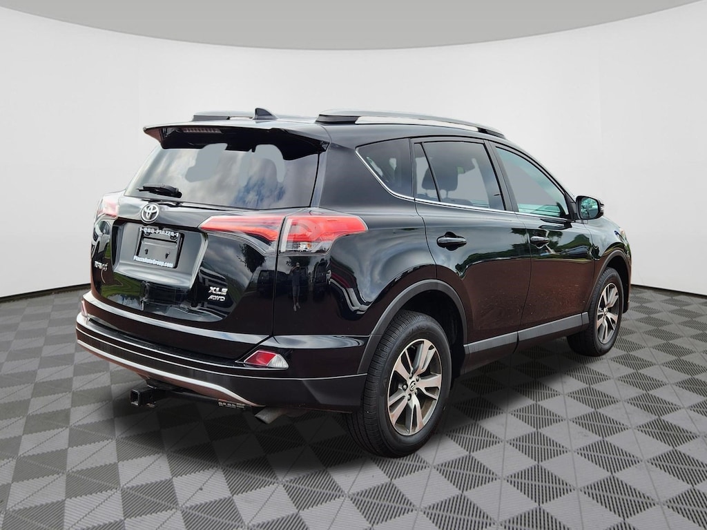 Used 2018 Toyota RAV4 XLE SUV