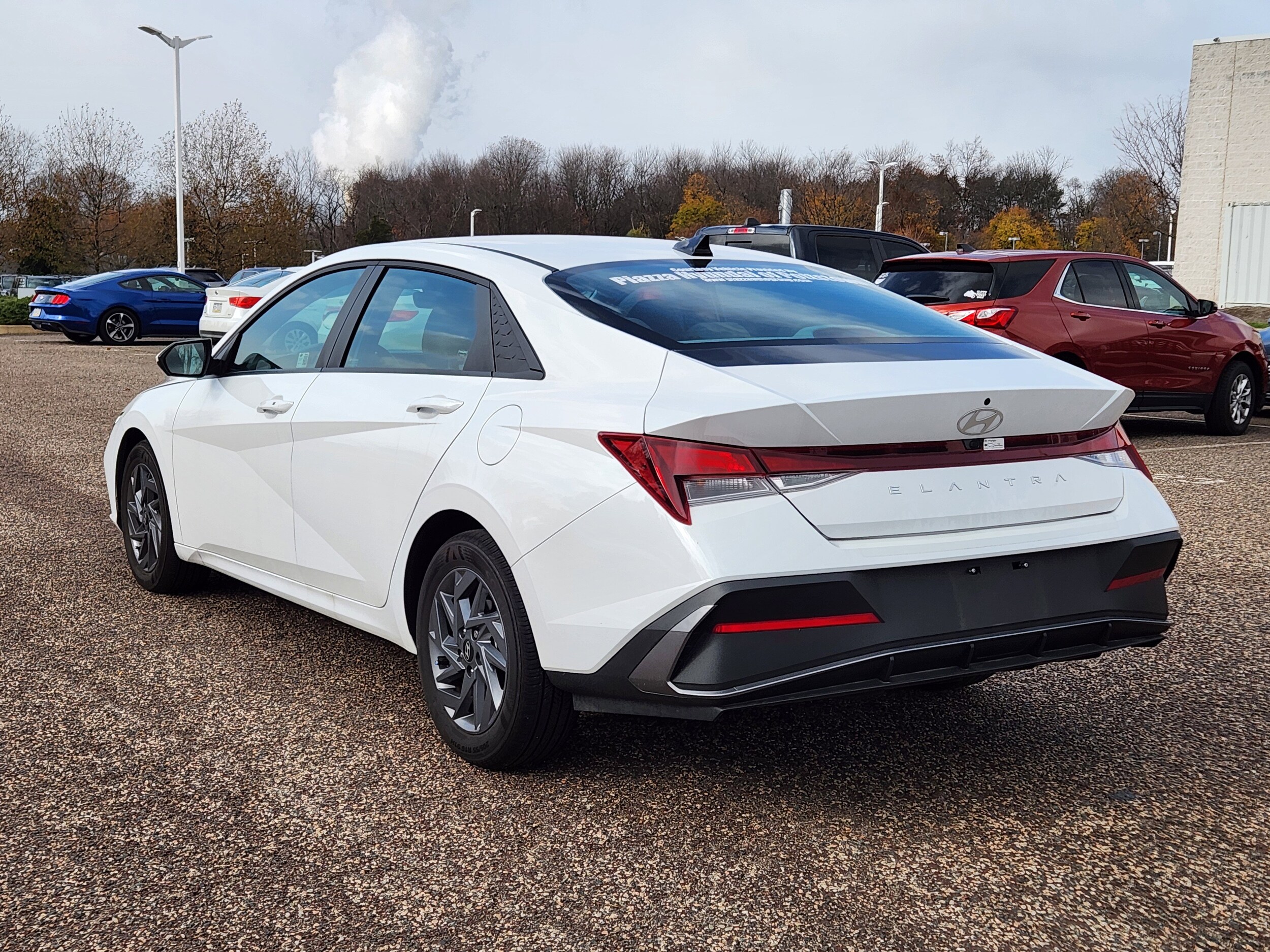 2024 Hyundai Elantra SEL photo 3