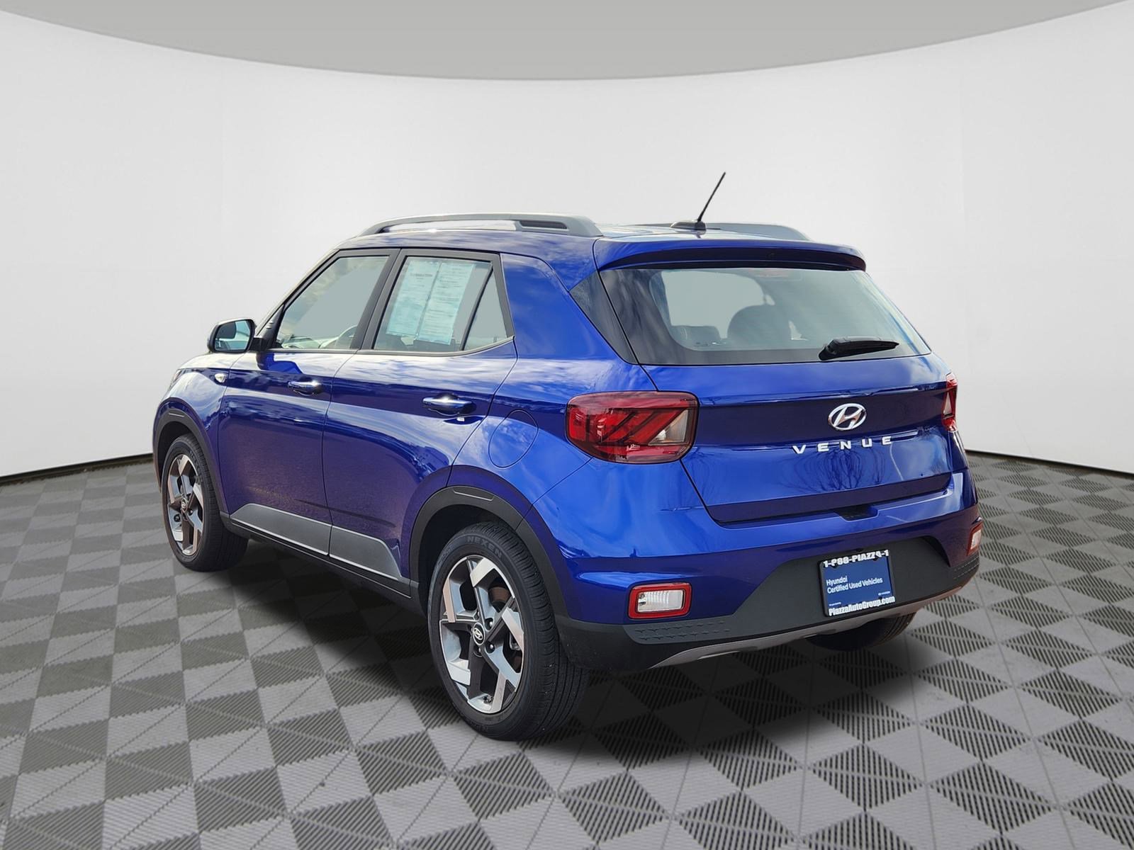 2025 Hyundai Venue Limited photo 2