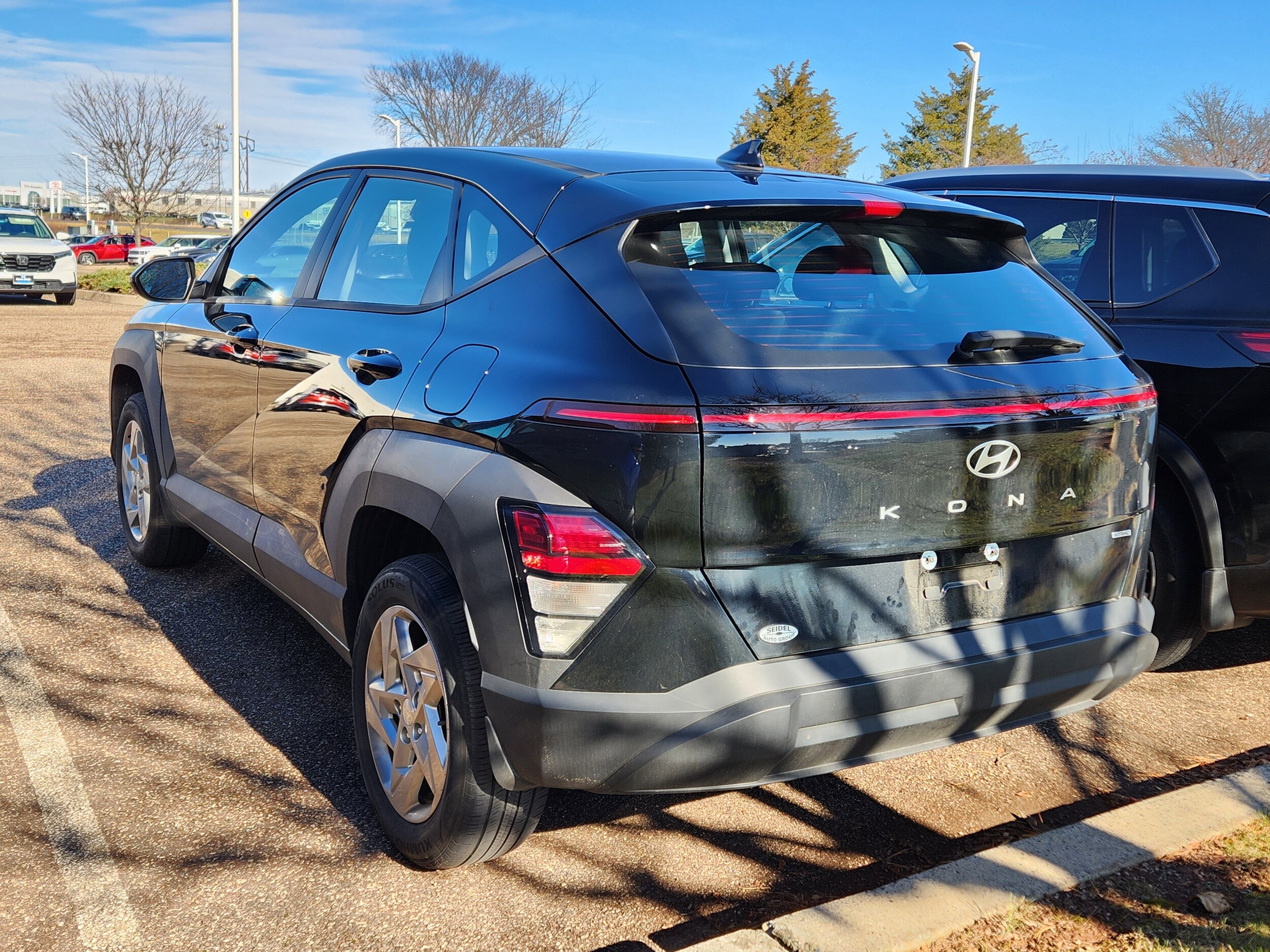 2024 Hyundai Kona SE photo 2
