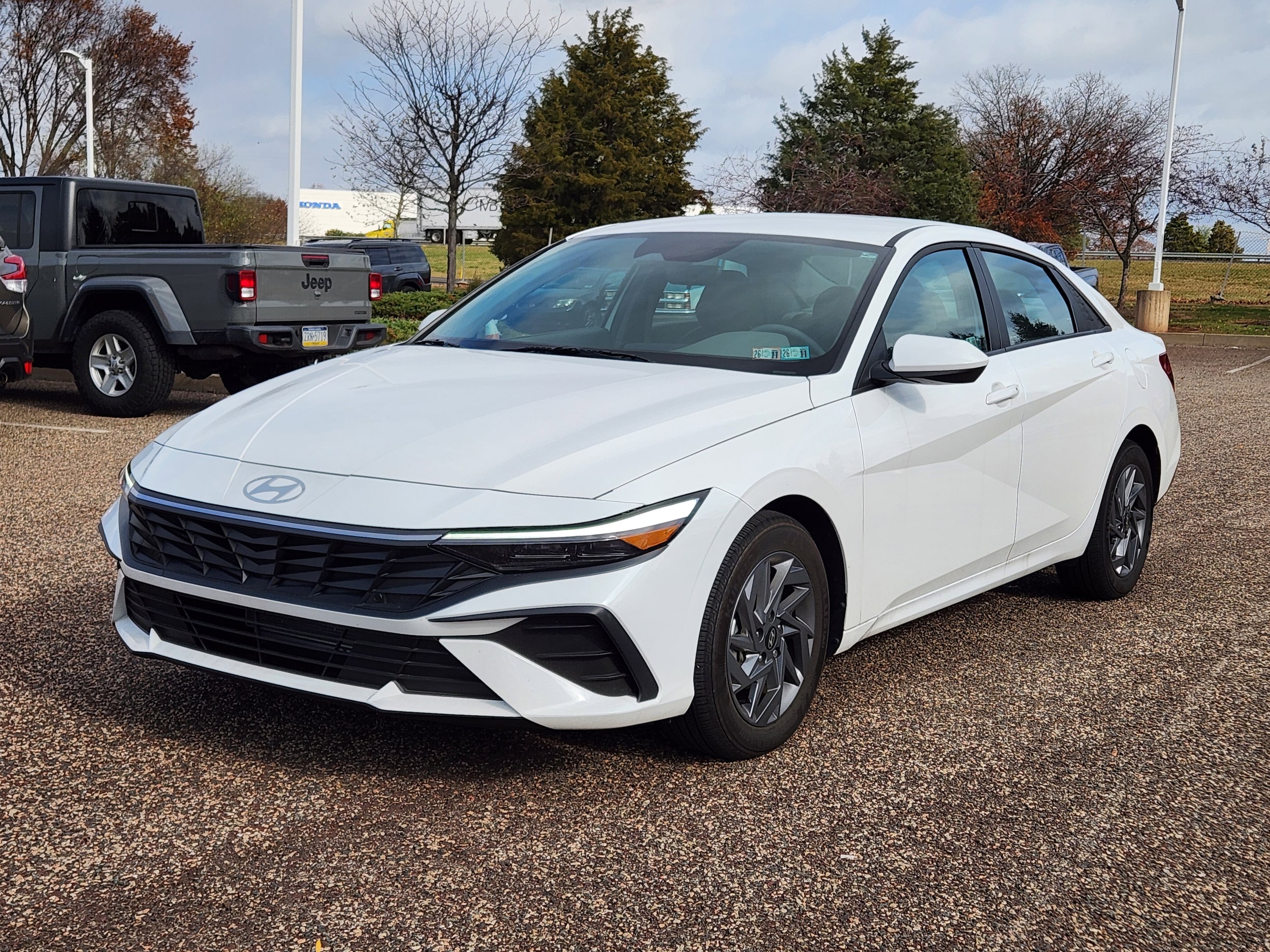 2024 Hyundai Elantra SEL photo 2