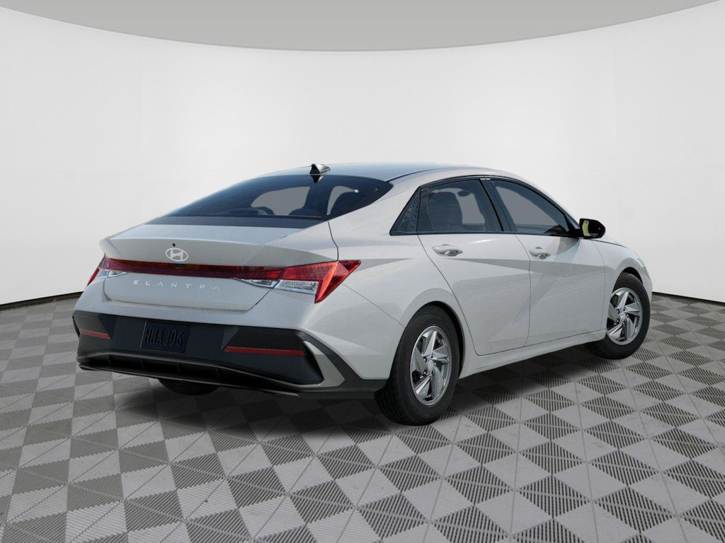 New 2026 Hyundai Elantra SE Sedan