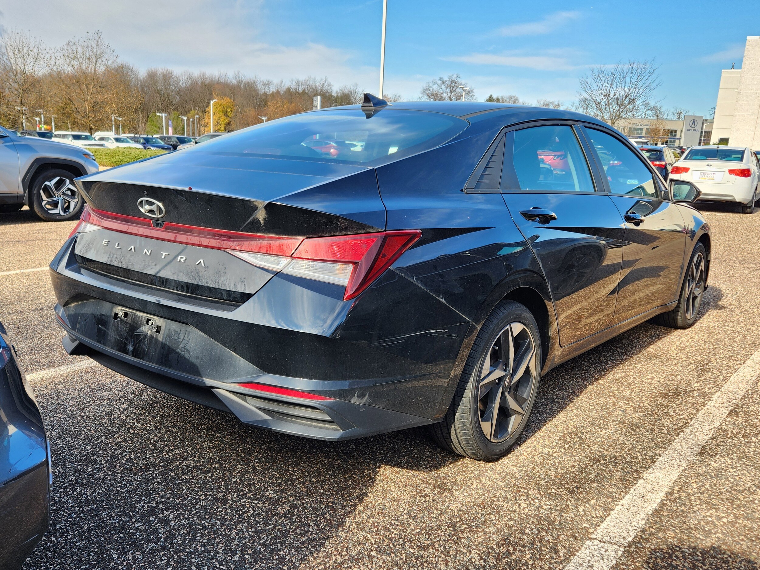 2023 Hyundai Elantra SEL photo 3