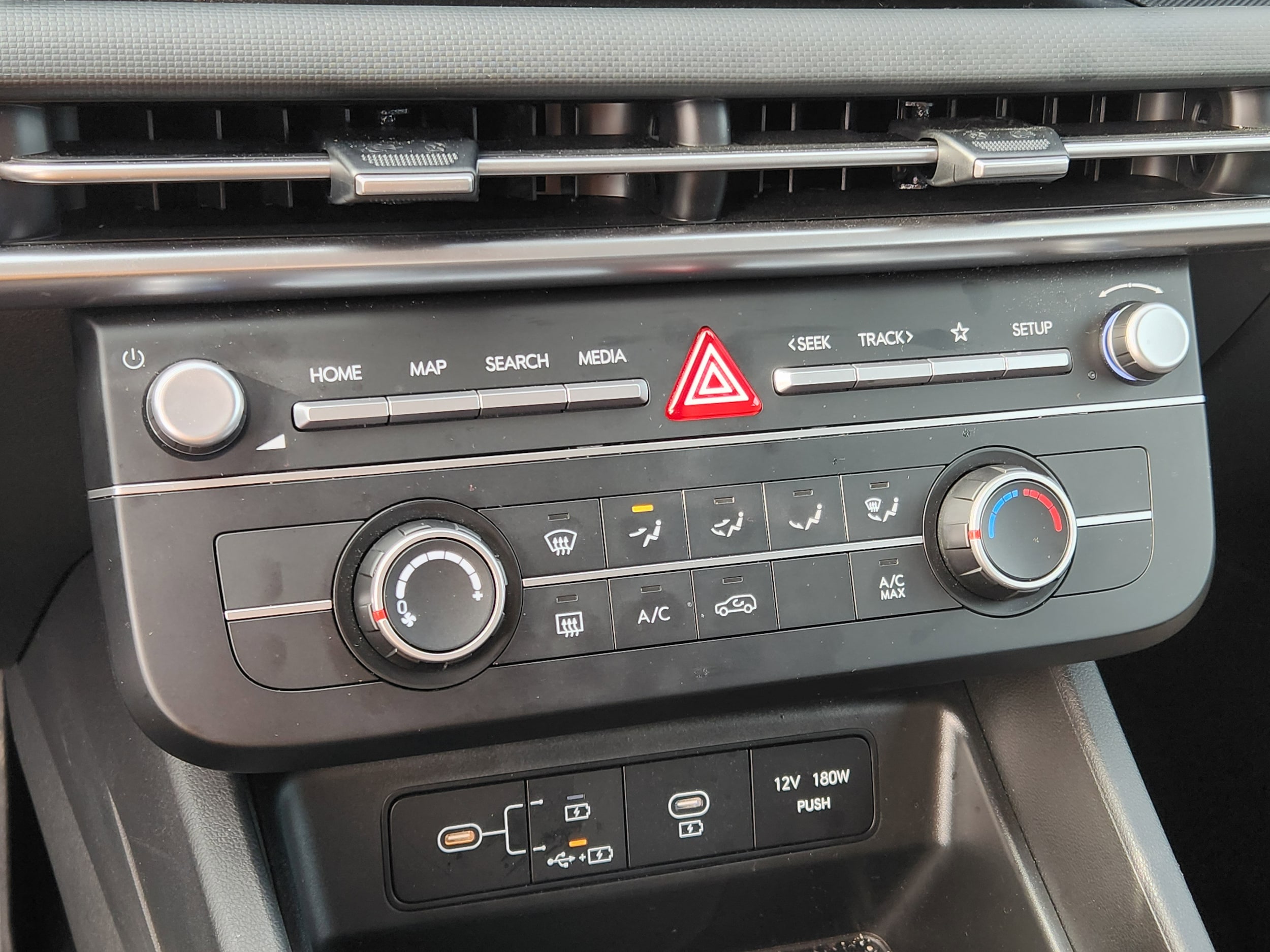 2025 Hyundai Tucson SE - Photo 20