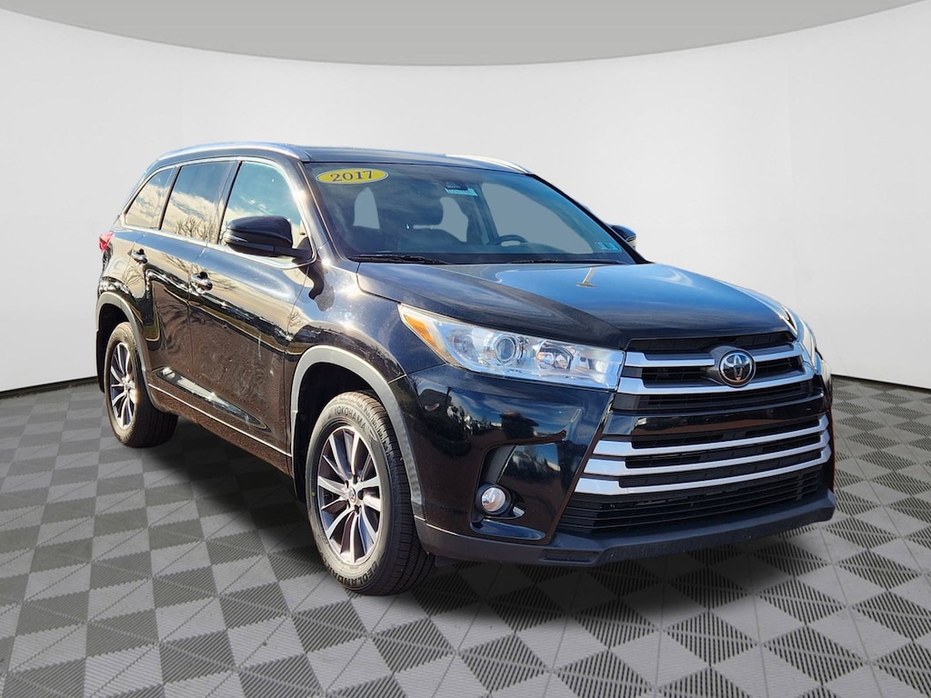 Used 2017 Toyota Highlander XLE V6 SUV