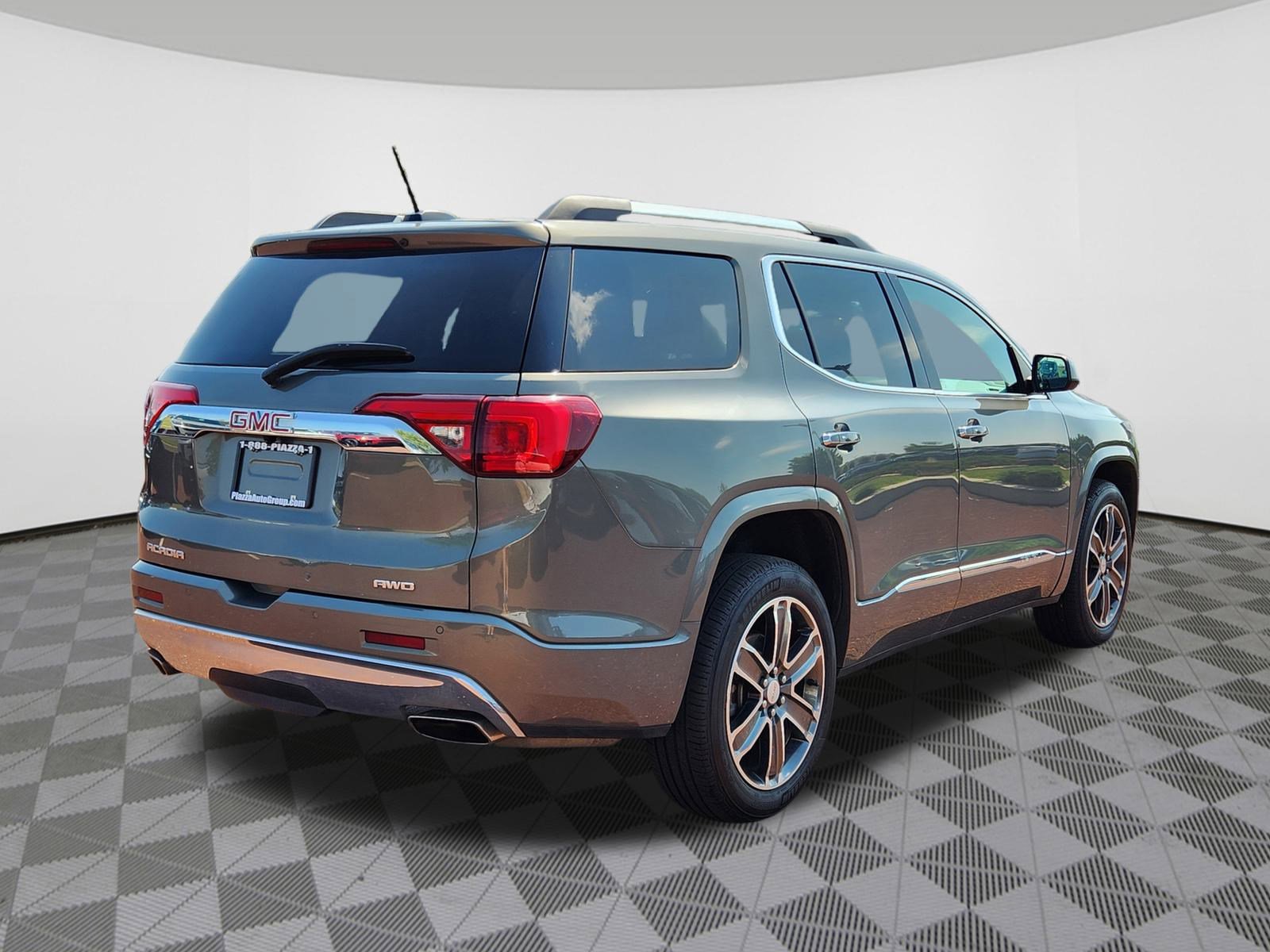2018 Gmc Acadia Denali photo 2