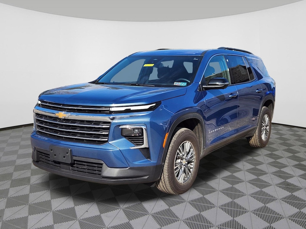 Used 2025 Chevrolet Traverse LT SUV