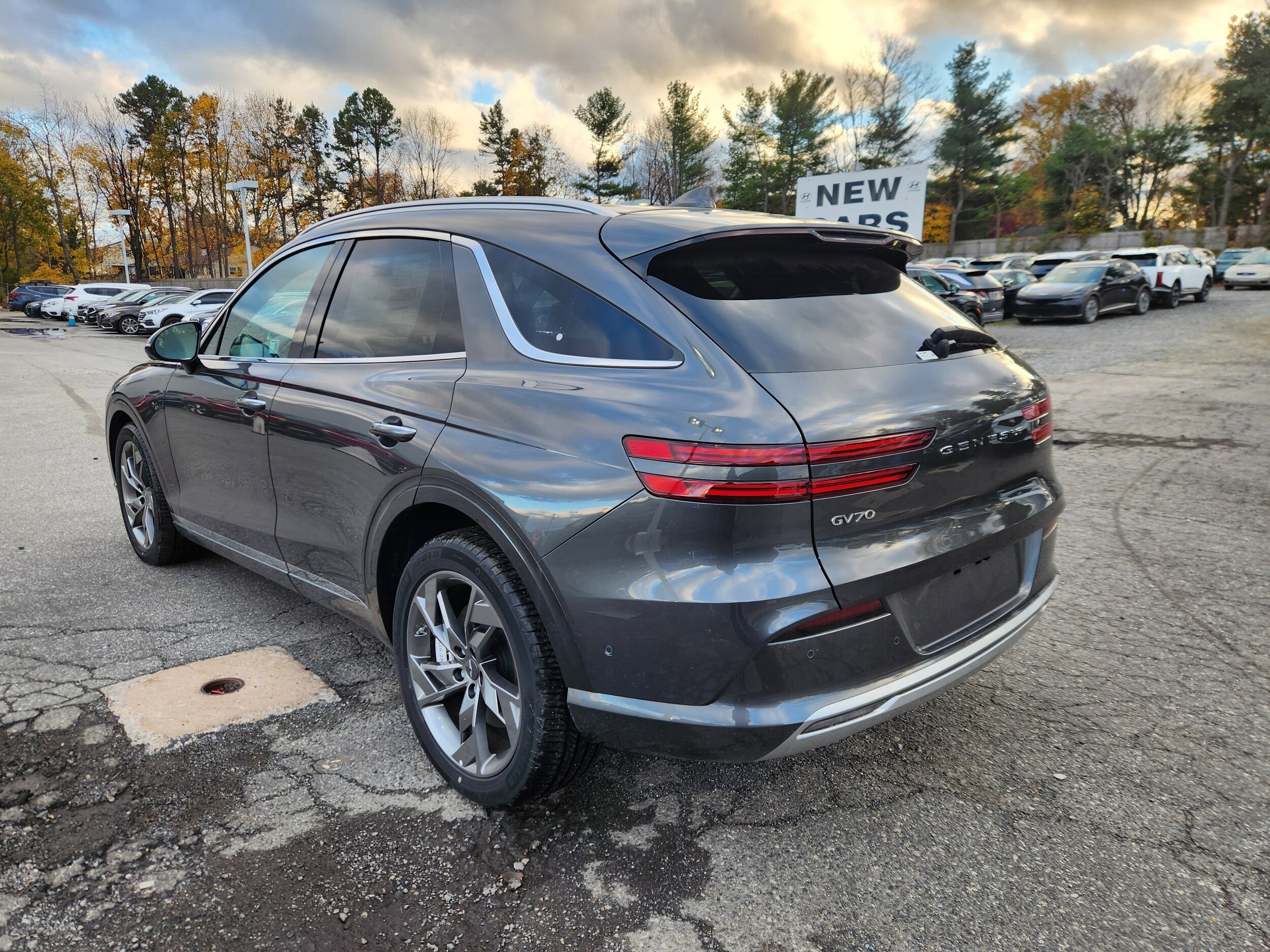 2025 Genesis Electrified GV70 Prestige photo 3