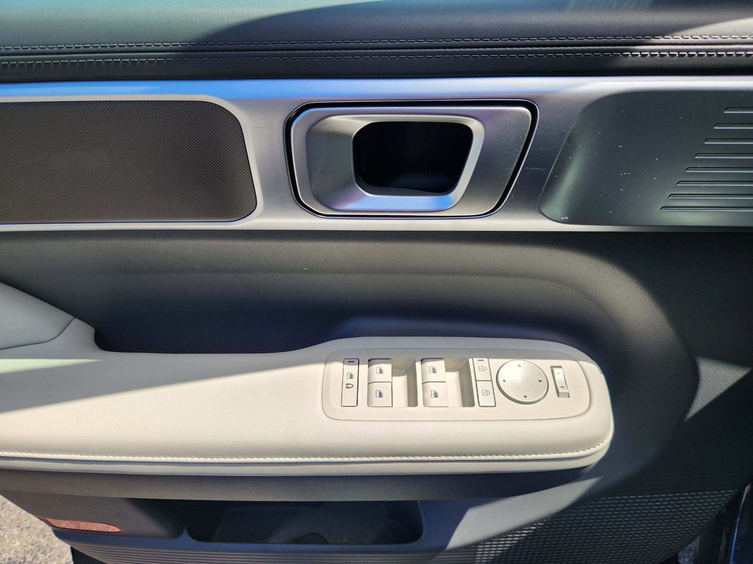 2025 Hyundai Santa Fe SEL - Photo 17