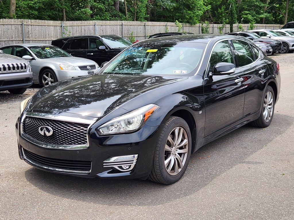 Used 2015 INFINITI Q70 3.7 Sedan