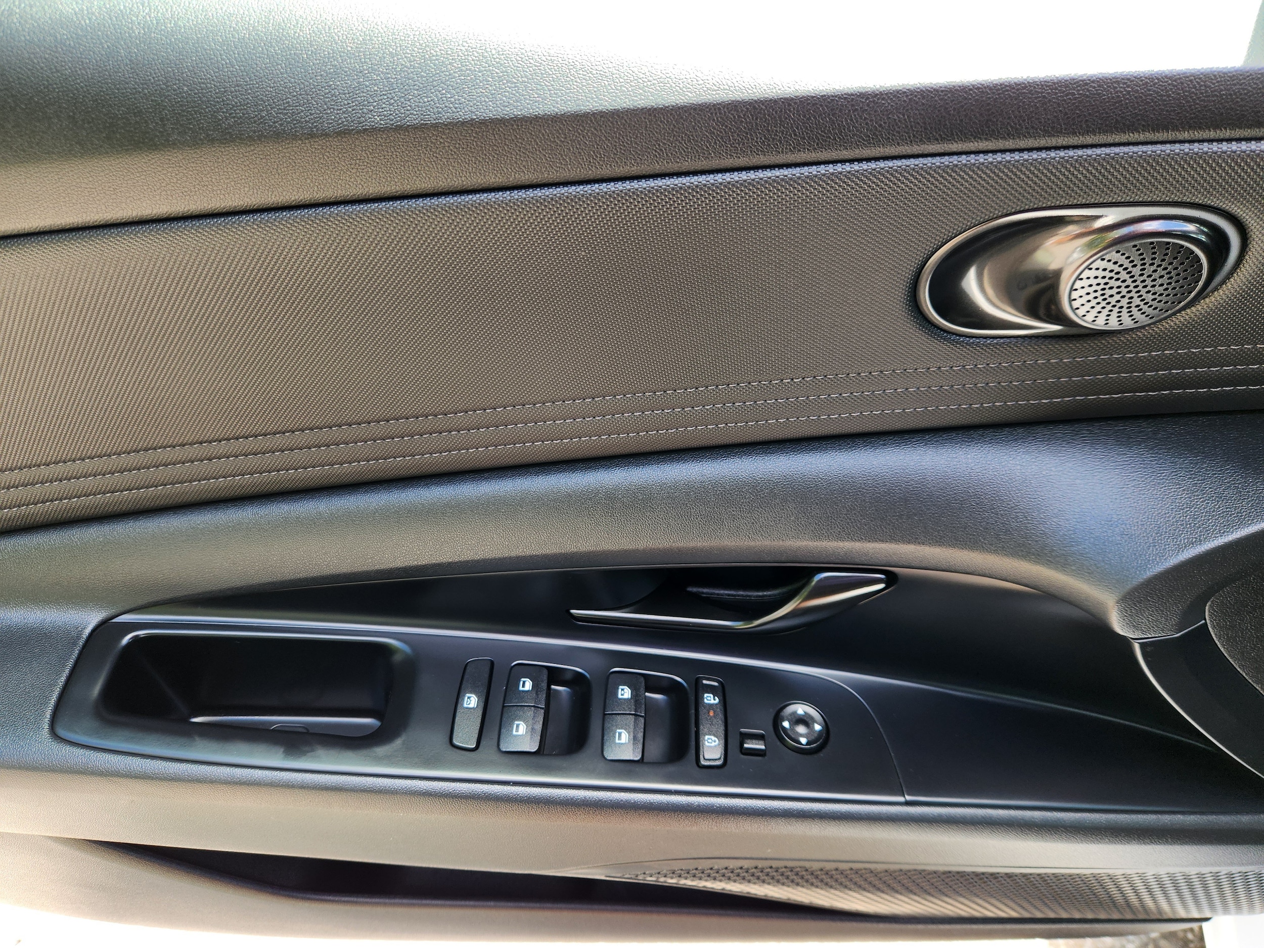 2025 Hyundai Elantra SEL - Photo 16