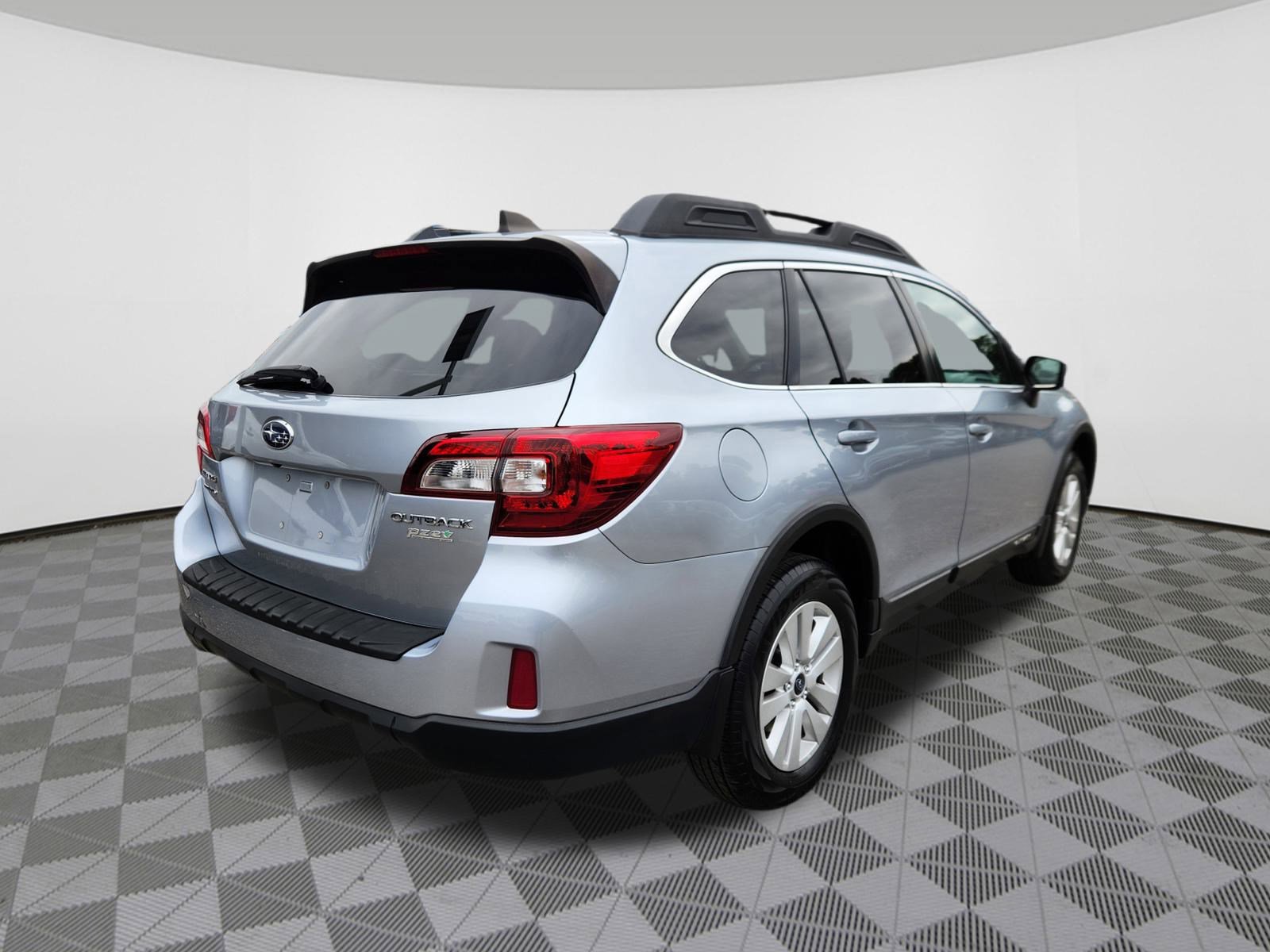 2017 Subaru Outback 2.5i Premium photo 4